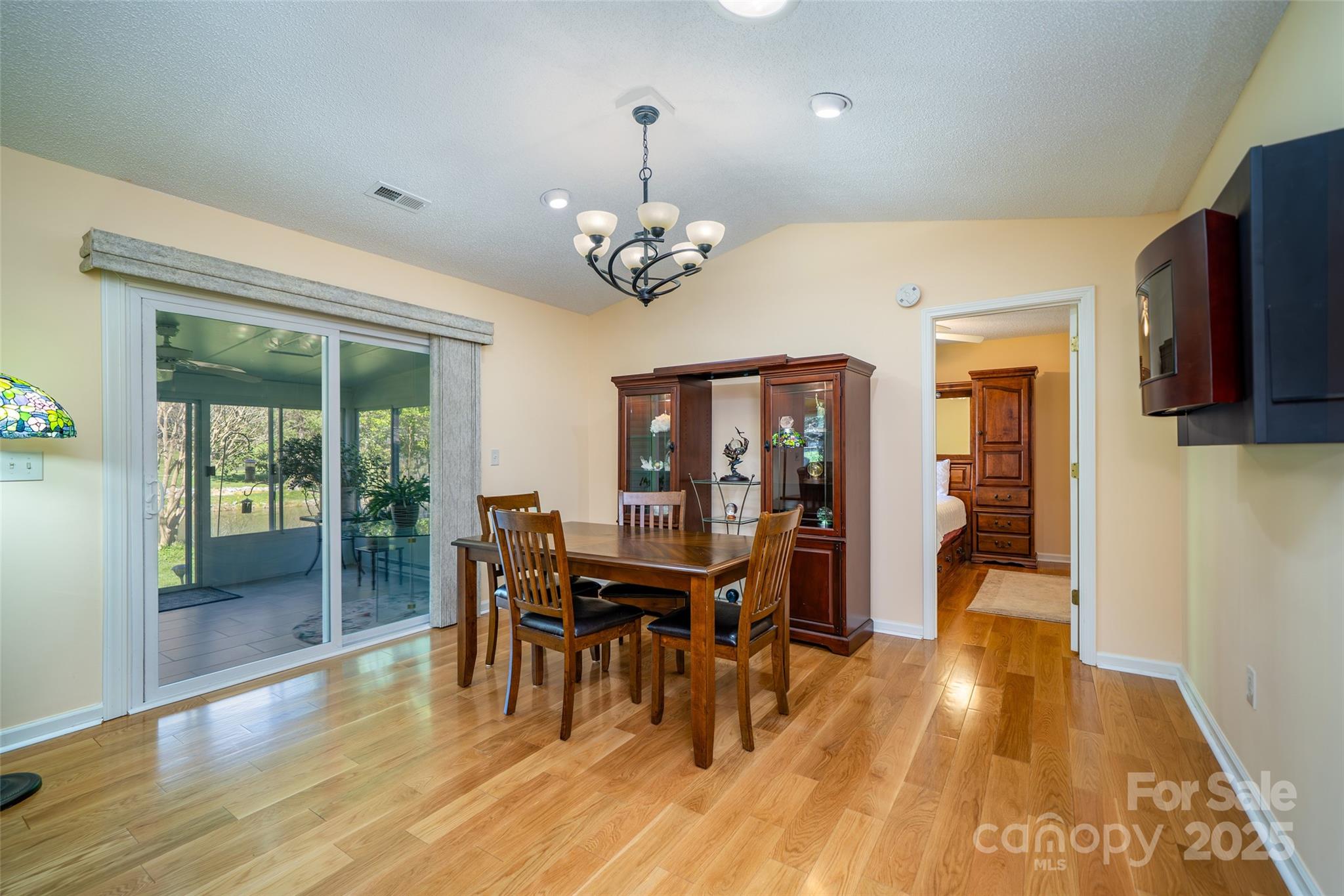 727 W Saint Johns Way