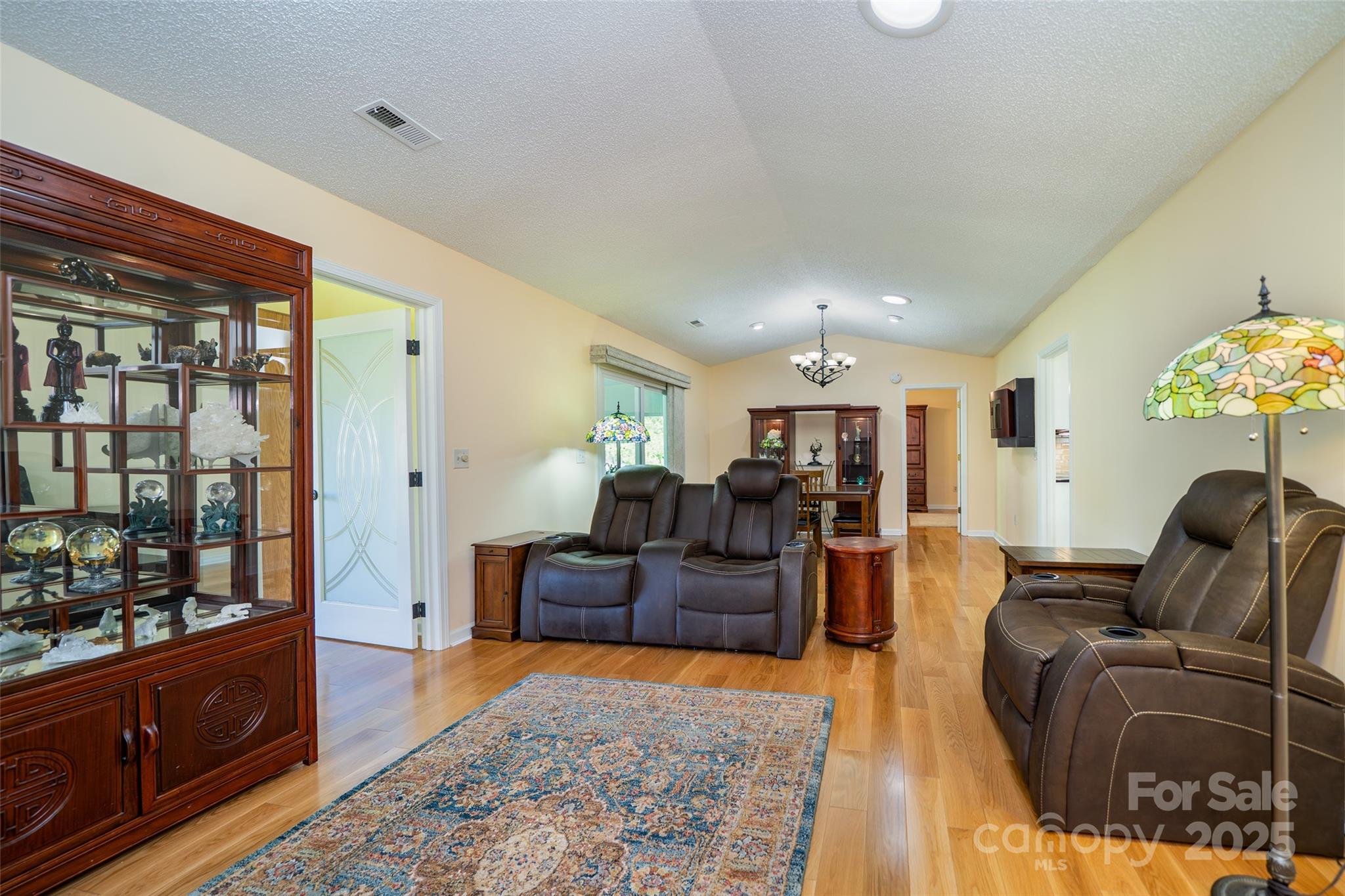 727 W Saint Johns Way