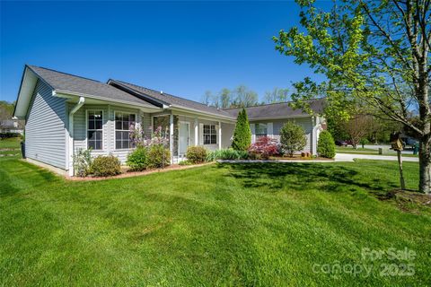 727 W Saint Johns Way Hendersonville NC 28791
