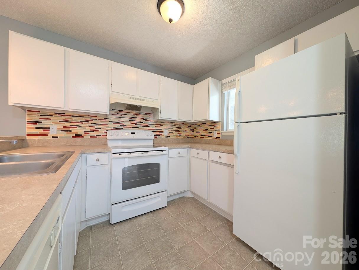 1687 Eagles Place