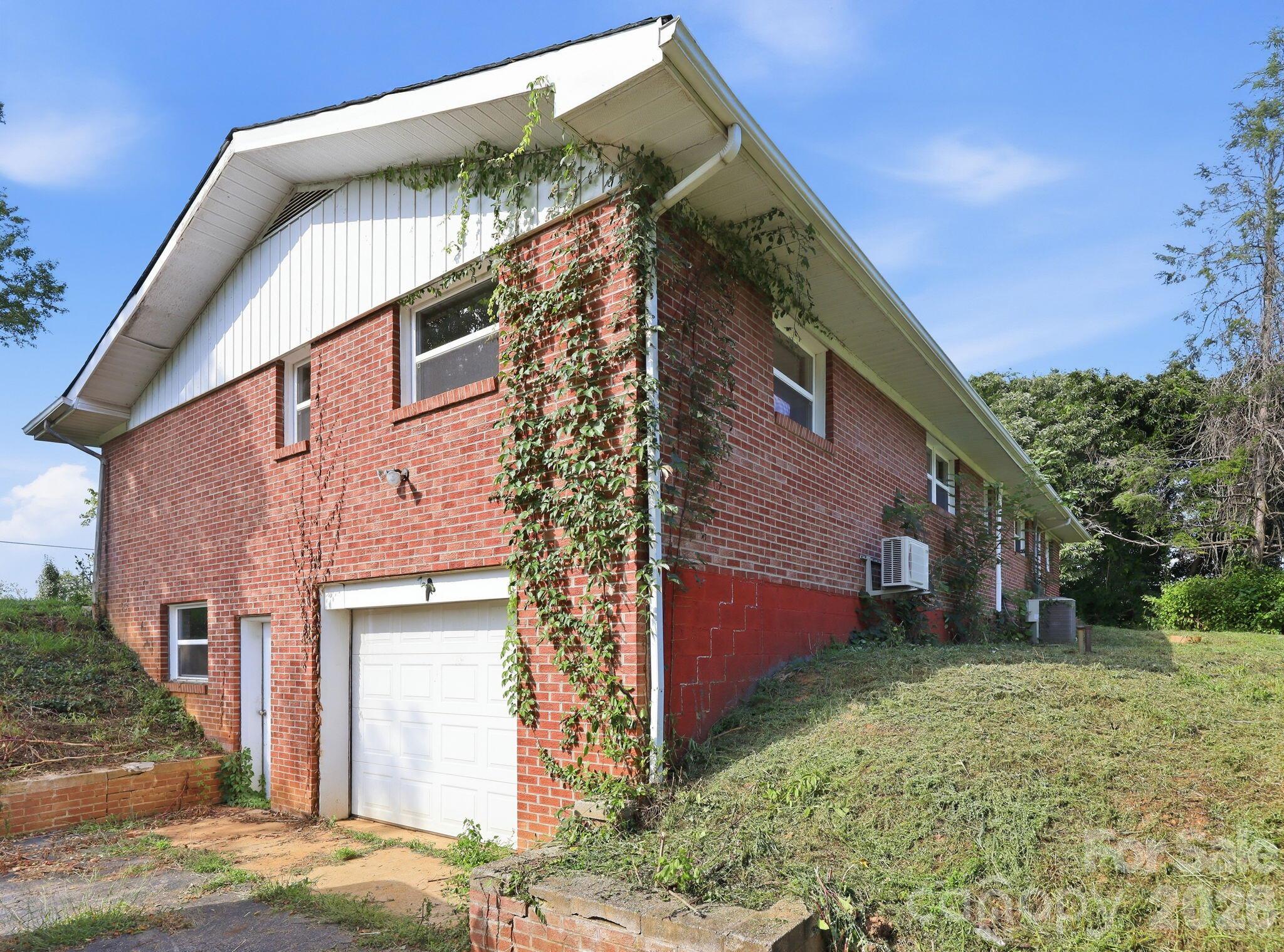 1496 Jenkins Valley Road