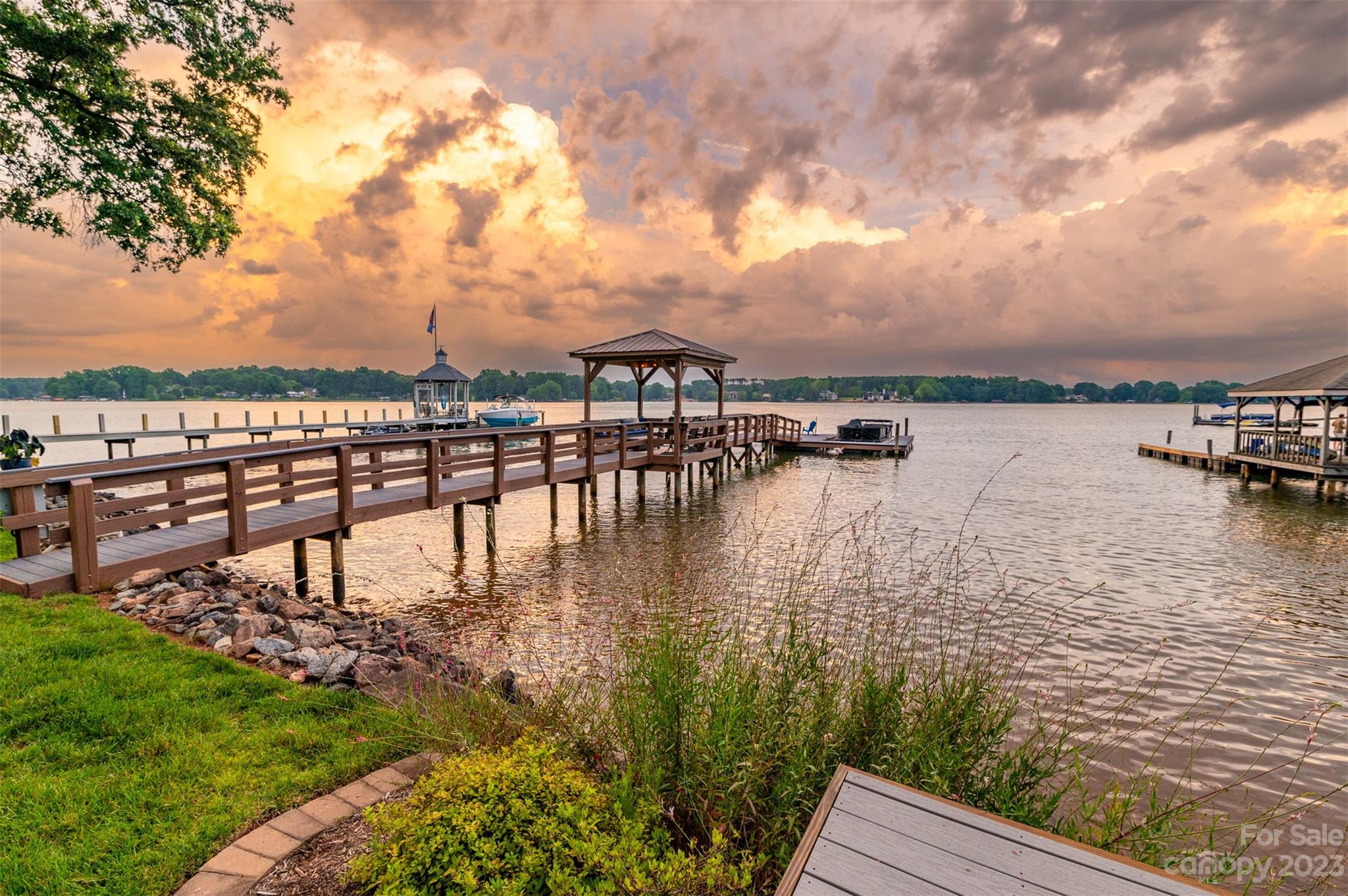 Commodore Peninsula - Residential