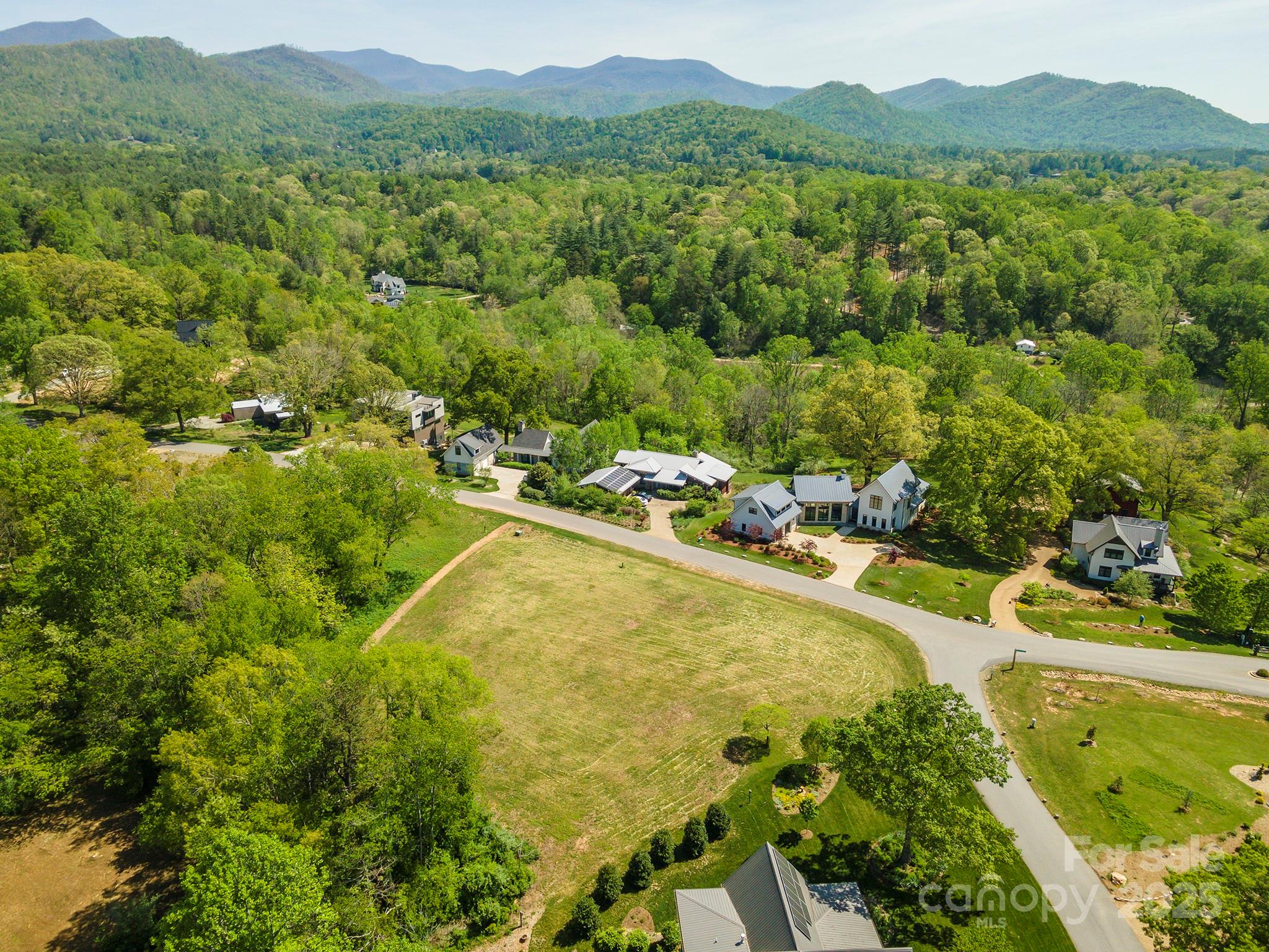 14 Wandering Oaks Way