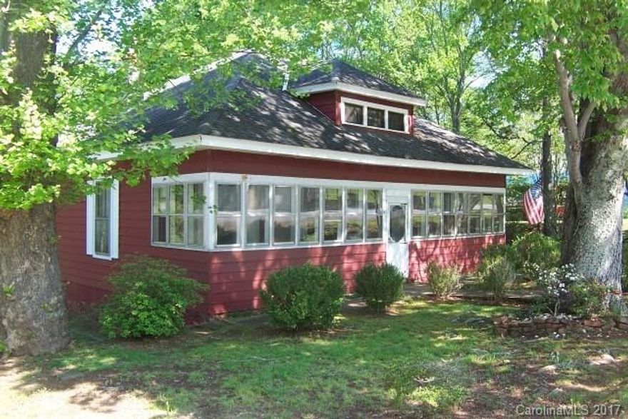 Great walk to Landrum downtown shops and restaurants kind of place. From the pictures you can tell this is a cutie in every way, Nice tree lined corner lot with room to grow. A place many a grandma would and coulda lived. Nine and a half  foot tall ceilings, pine flooring throughout (carpet on top in some areas), den, eat in kitchen. Home in move in condition with immediate occupancy. Should not last long...............