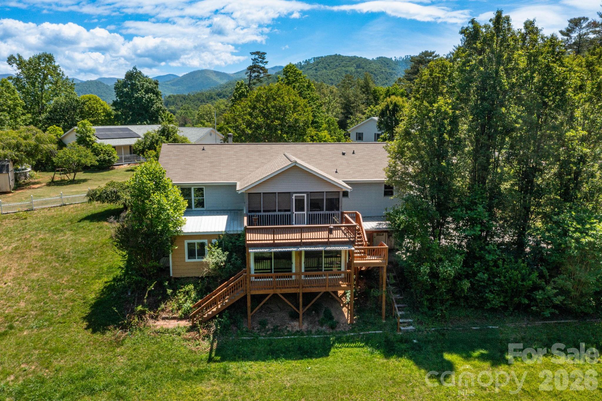 6 Arrowhead Lane