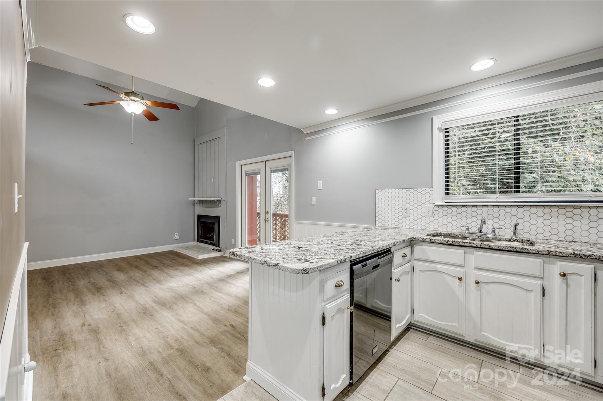 Tega Cay - Residential