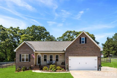 Photo of 2357 Mintew Circle, Lincolnton, NC 28092 (MLS # 4383513)