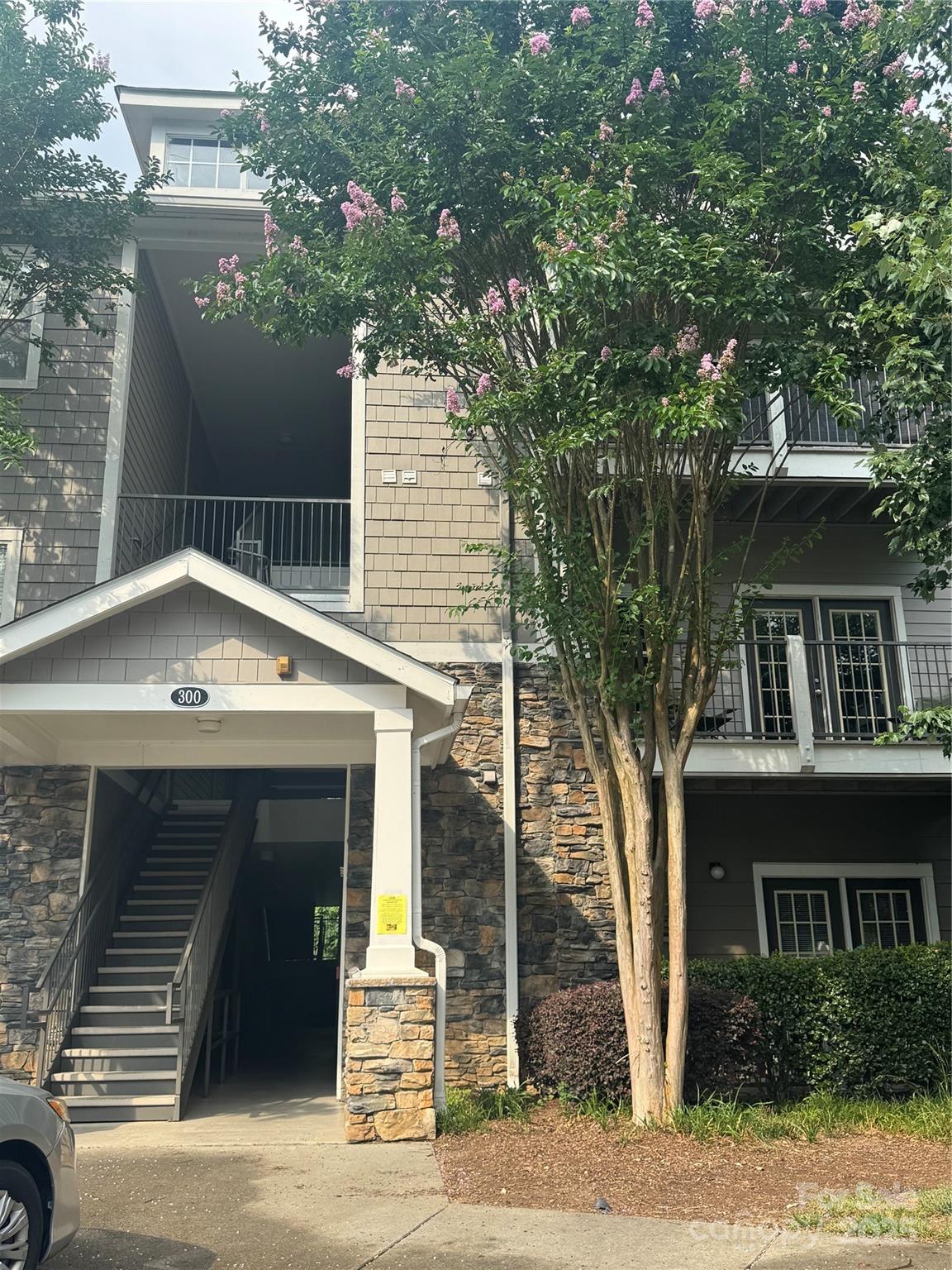 300 Vista Lake Drive 301