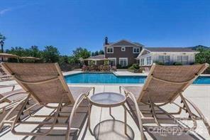 300 Vista Lake Drive 301