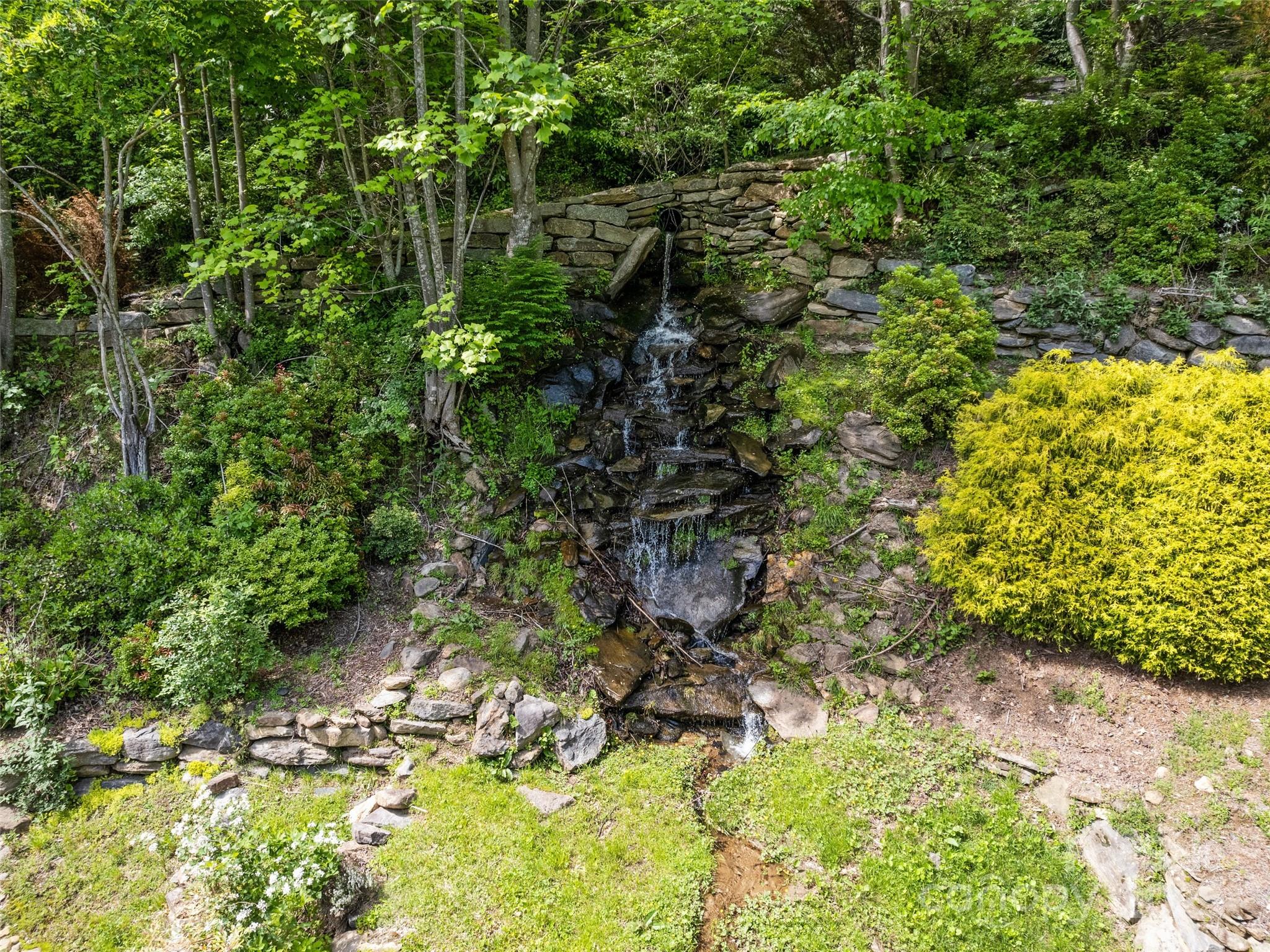 218 Red Oak Drive