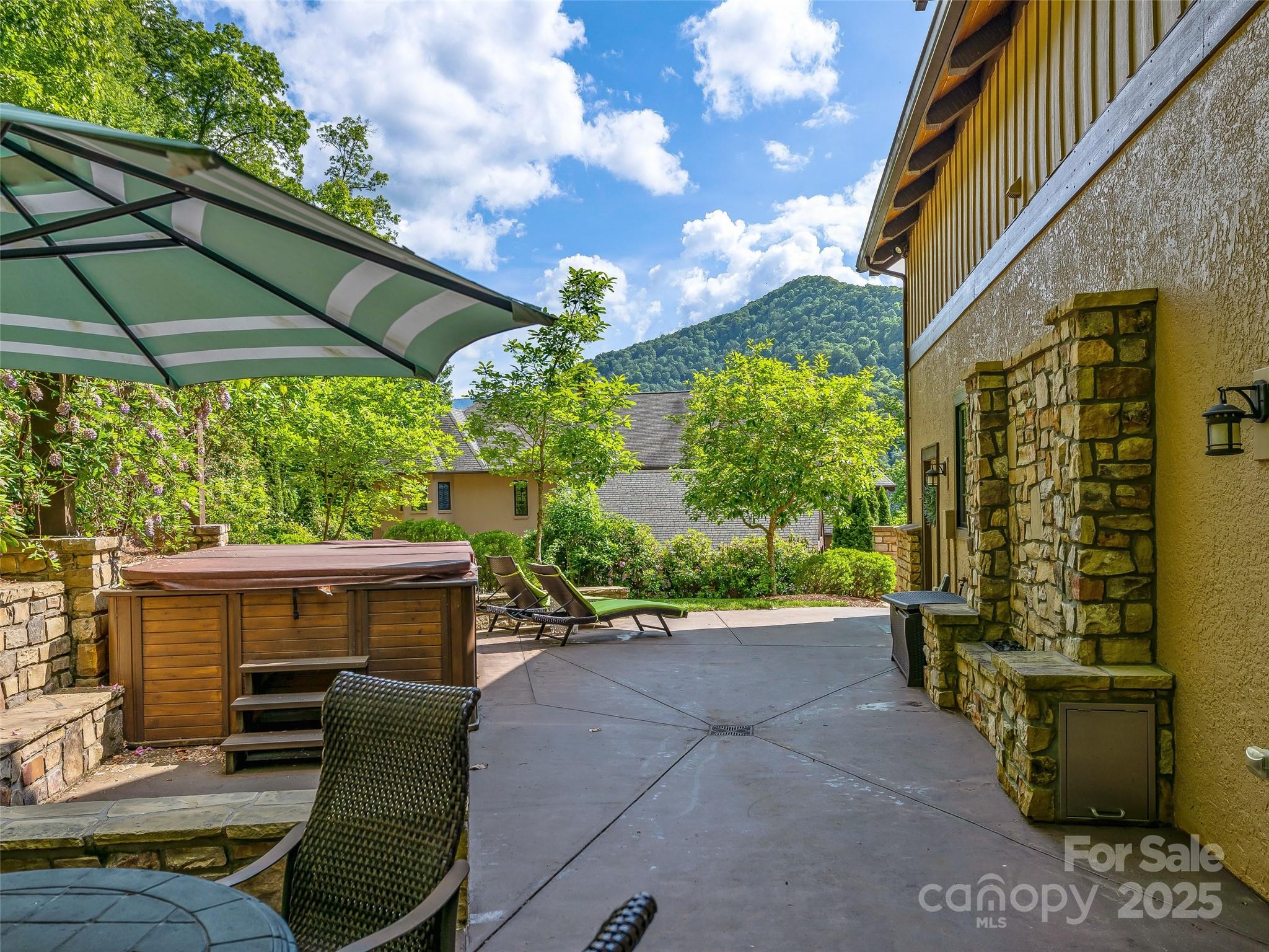 FIE TOP WOODLANDS - Residential