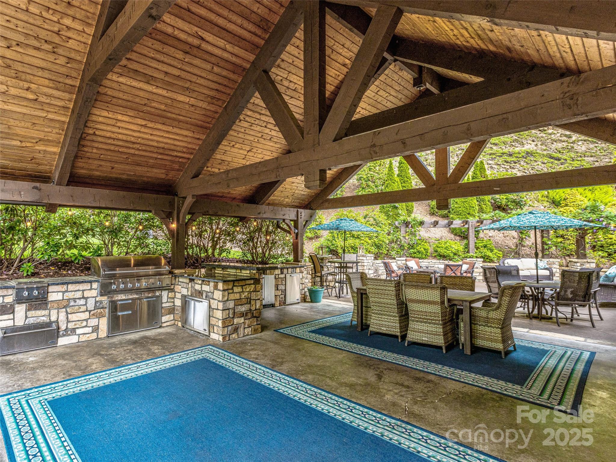 FIE TOP WOODLANDS - Residential