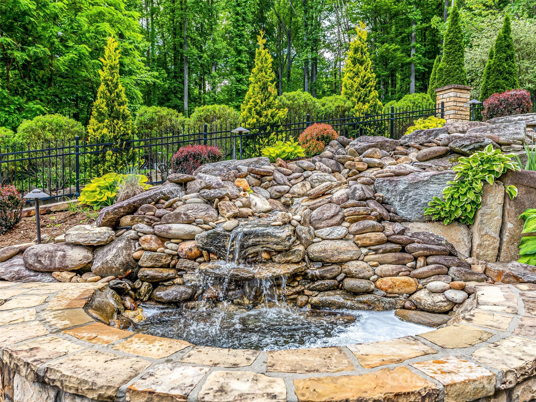 FIE TOP WOODLANDS - Residential