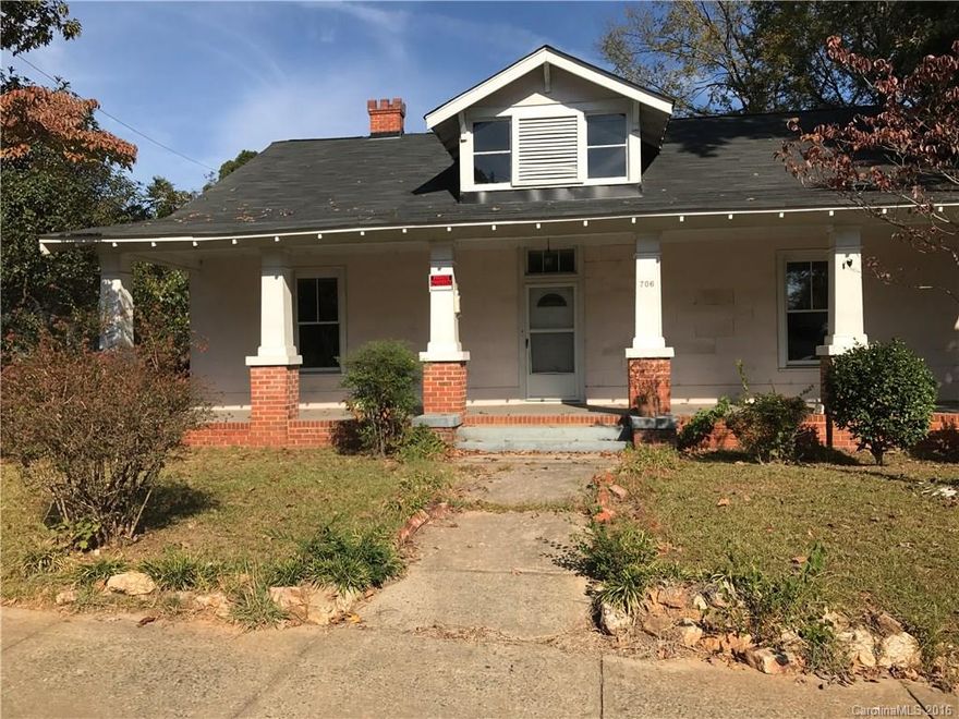 HANDYMAN SPECIAL -- 3 BD  1BA, ranch in convenient location, walking distance to downtown Monroe.   Great area for a flip or hold and rent.  HOME SOLD AS!  WONT LAST