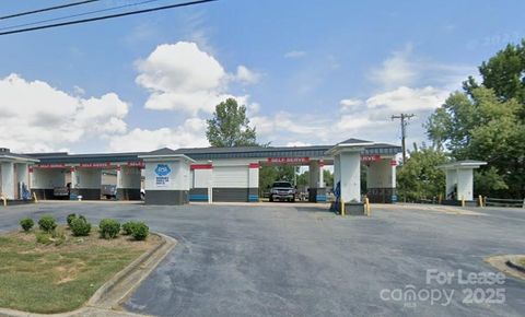 Photo of 1922 16th Street NE, Hickory, NC 28601 (MLS # 4314494)