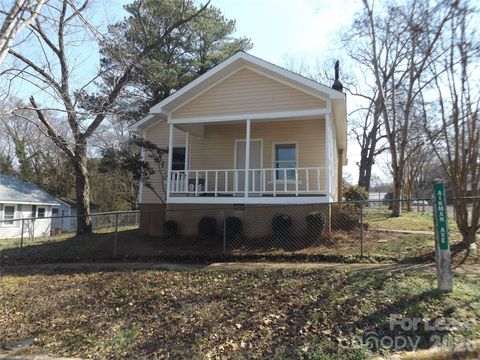 Photo of 304 Aikman Avenue, Norwood, NC 28128 (MLS # 4365930)
