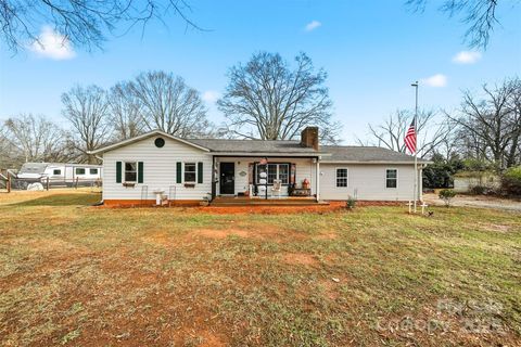 Photo of 74 7th Street NW, Taylorsville, NC 28681 (MLS # 4329238)