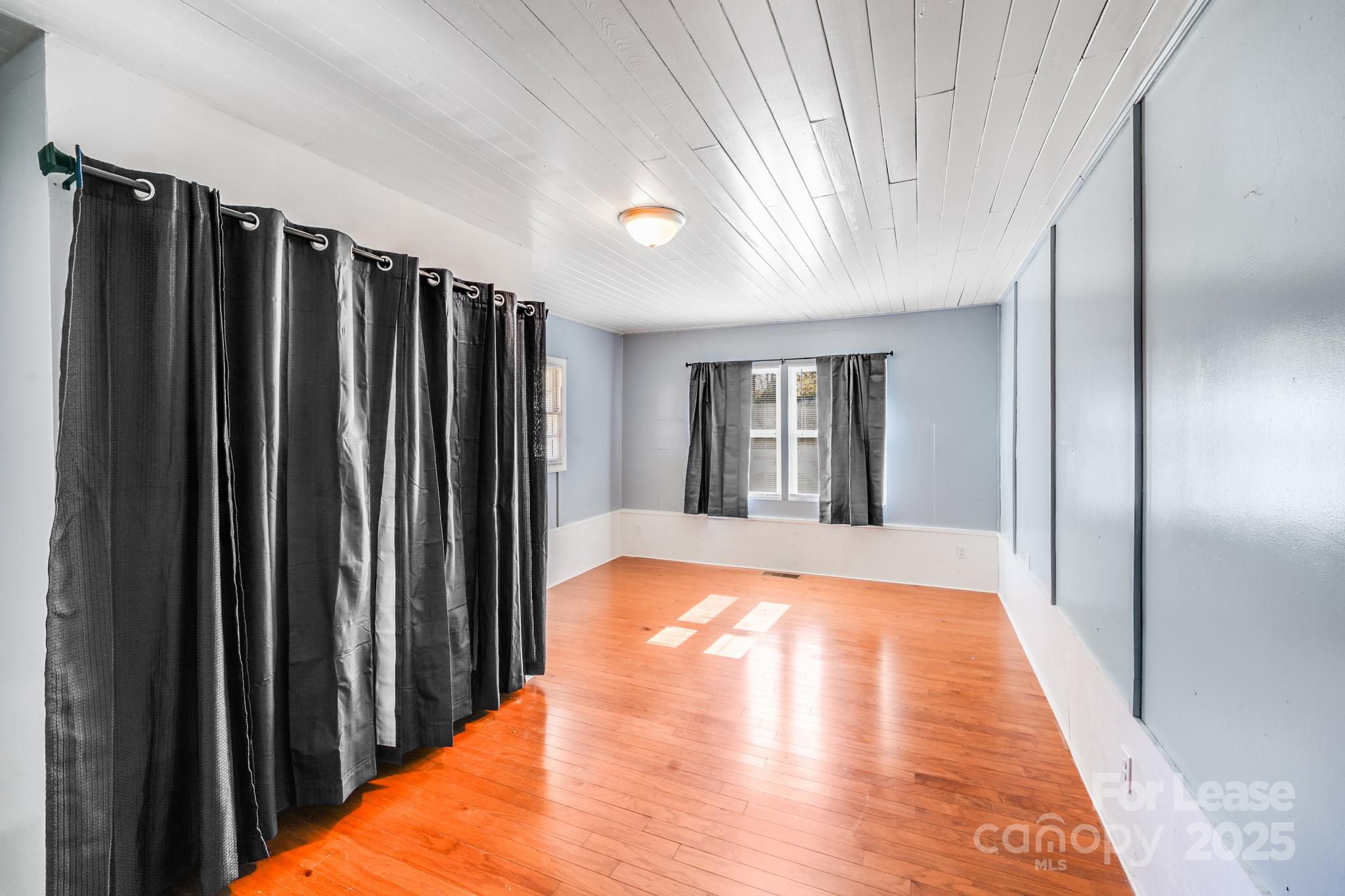 Royal Oaks - Residential Lease