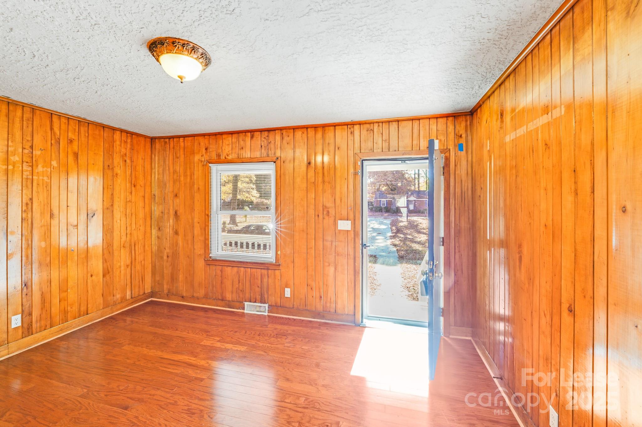 Royal Oaks - Residential Lease