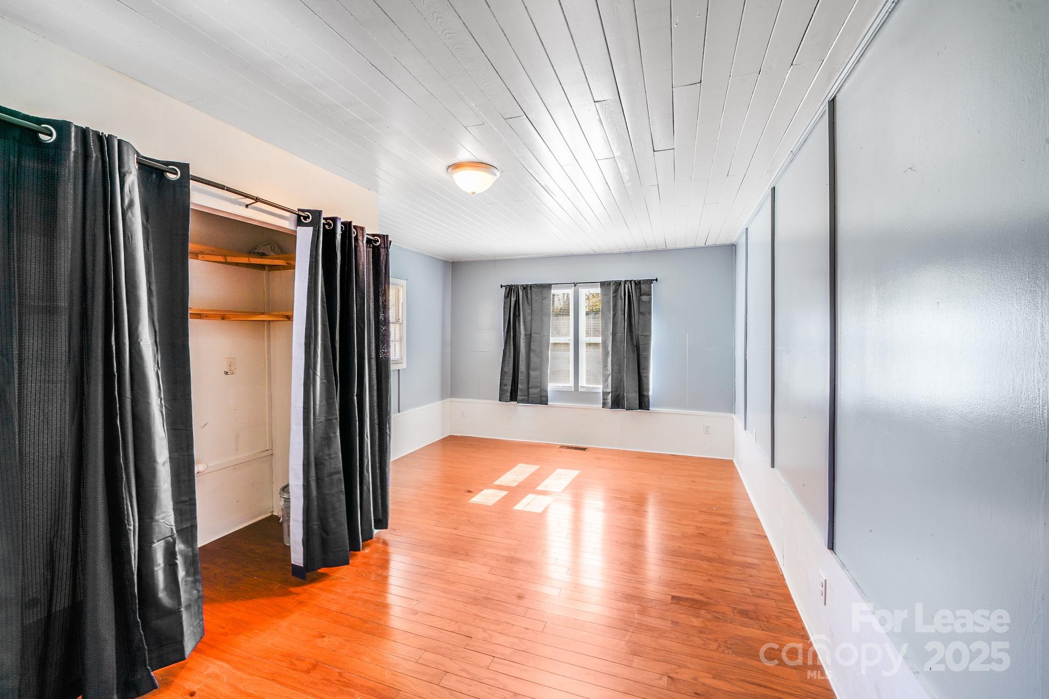 Royal Oaks - Residential Lease