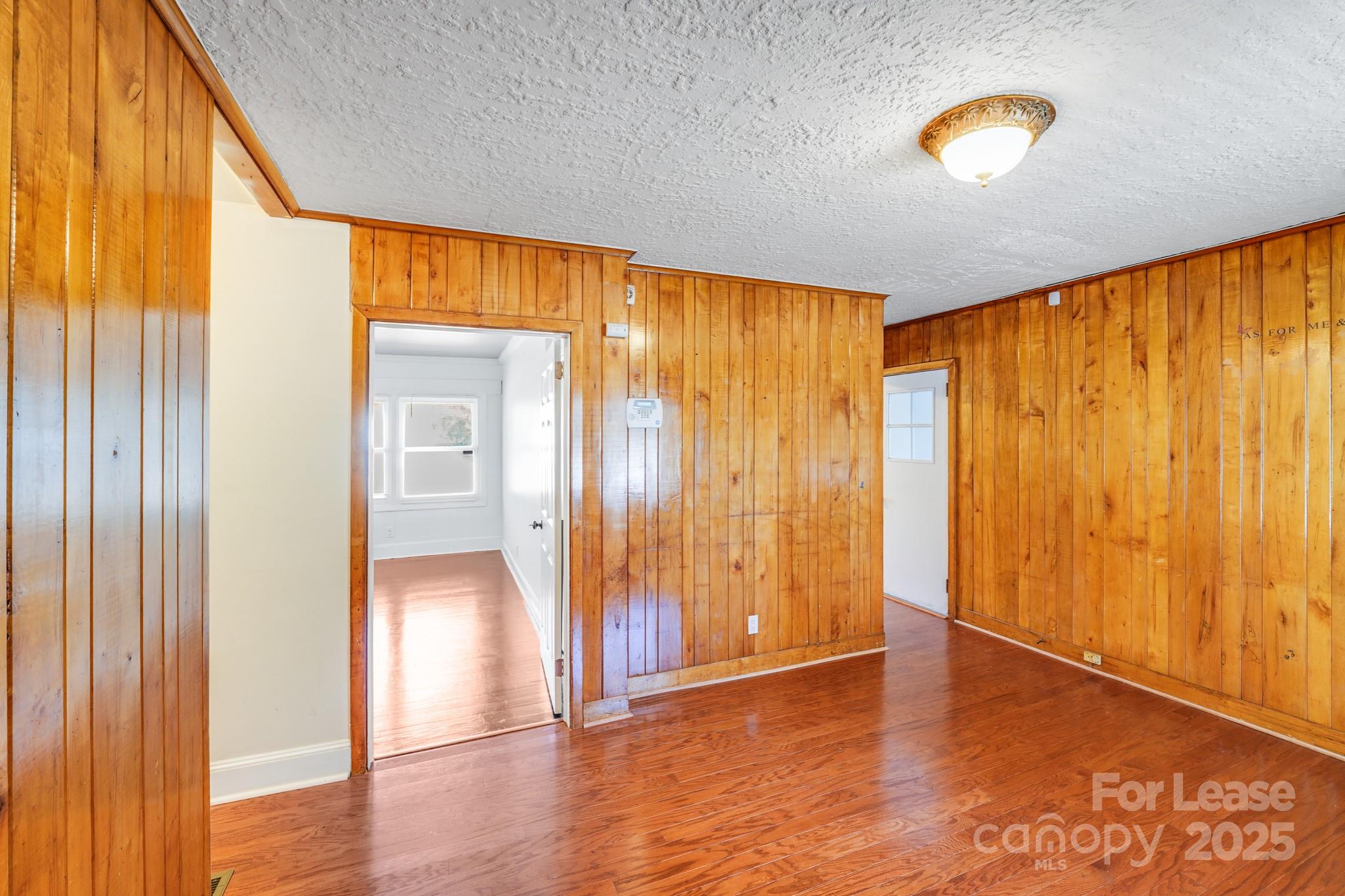 Royal Oaks - Residential Lease