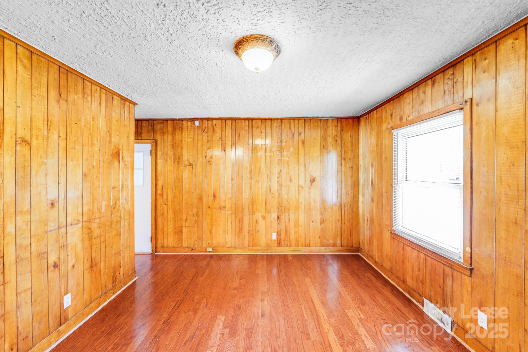 Royal Oaks - Residential Lease