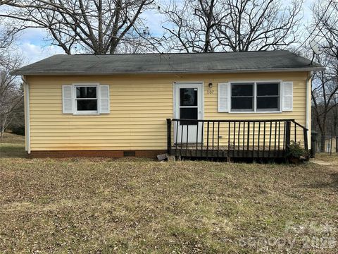 1107 N Davis Avenue Newton NC 28658