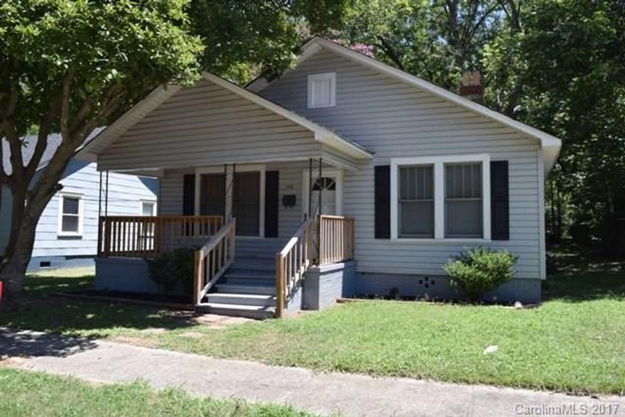 Cute 3B/1Ba. Great investment property. Currently vacant but has great rental history.  Seller will accept backup offers.
