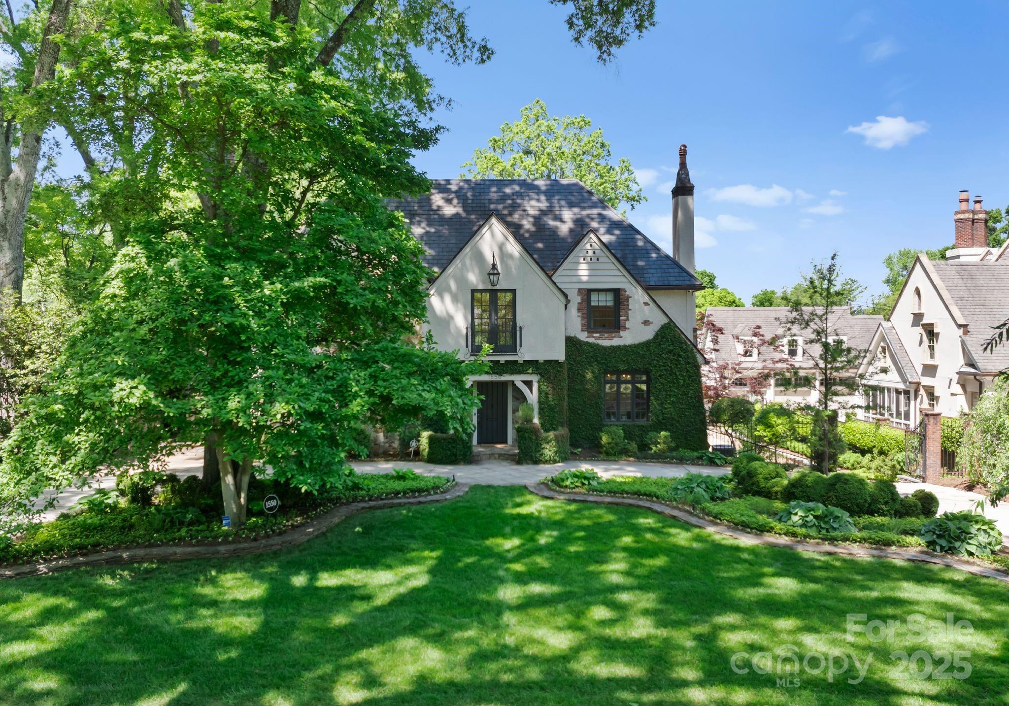 1550 Queens Road W