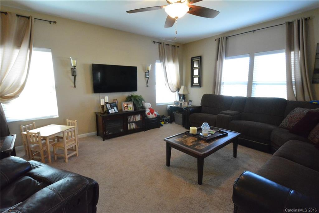 Newport Lakes - Residential