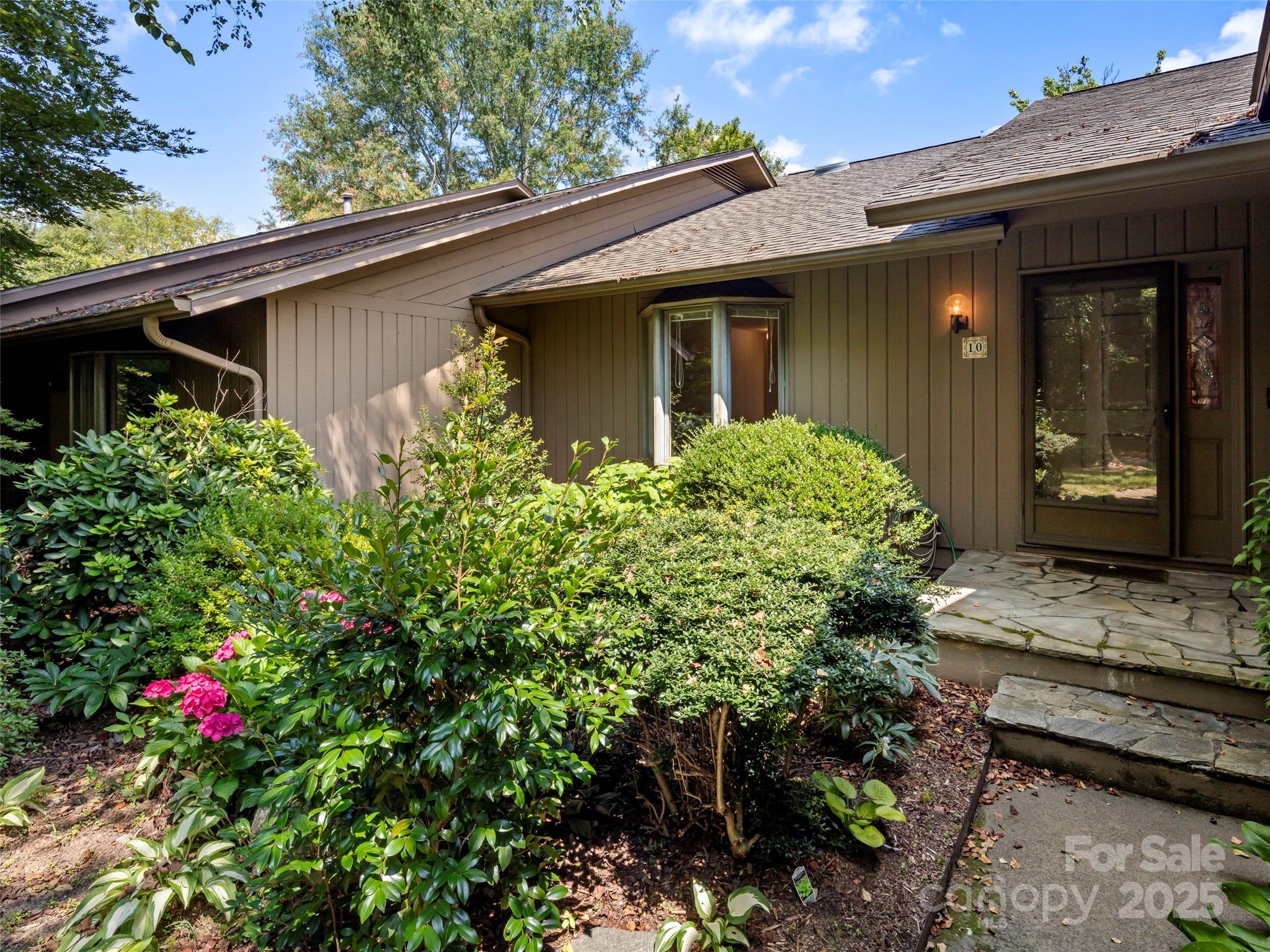 10 Clubside Drive