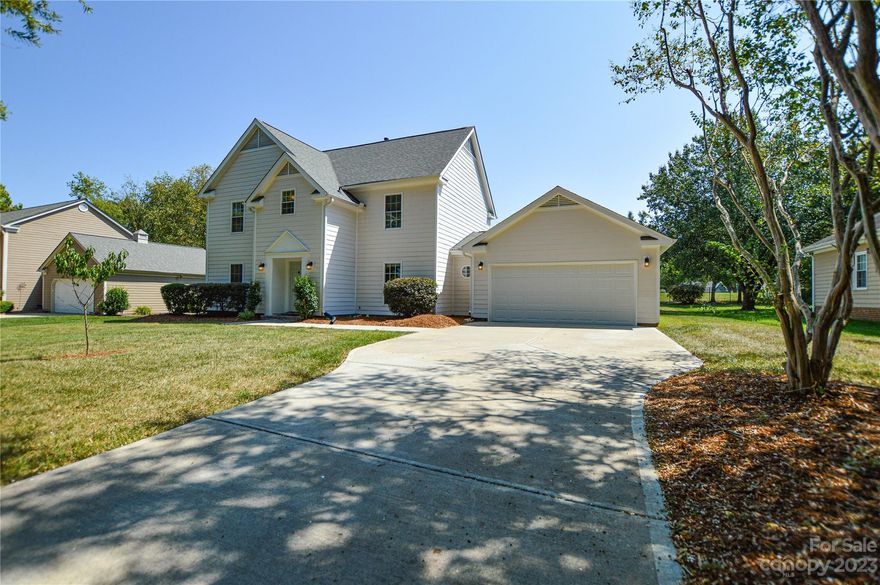 Something special! Simply wonderful home in one of Charlotte’s best keep secret neighborhoods - Wessex Square is ready and waiting for you. This home is just perfect for entertaining and gatherings both inside and out. Excellent circulation offers a wide open sweeping floor plan with a well appointed kitchen, beautiful quartz countertops, SS appliances, recessed lighting and so much more. The yard is immaculate with a lush lawn and plenty of privacy. Get away to a generous primary bedroom offering a stunning herringbone tiled walk in shower. All of this in a prime location close to all the hearts desires of Southpark, Quail Hollow, Phillips Place and more.