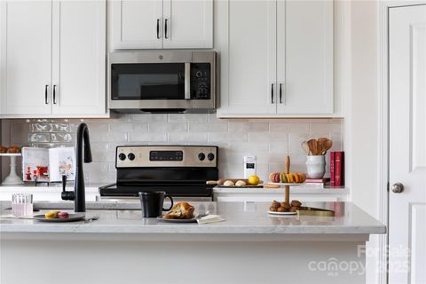 6013 Longar Lane Charlotte NC 28269