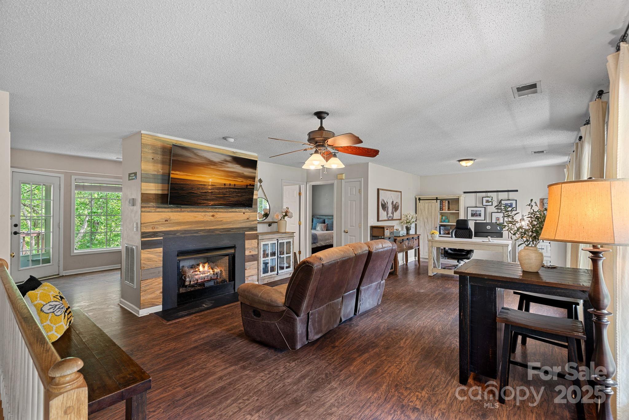 160 Kingfisher Drive