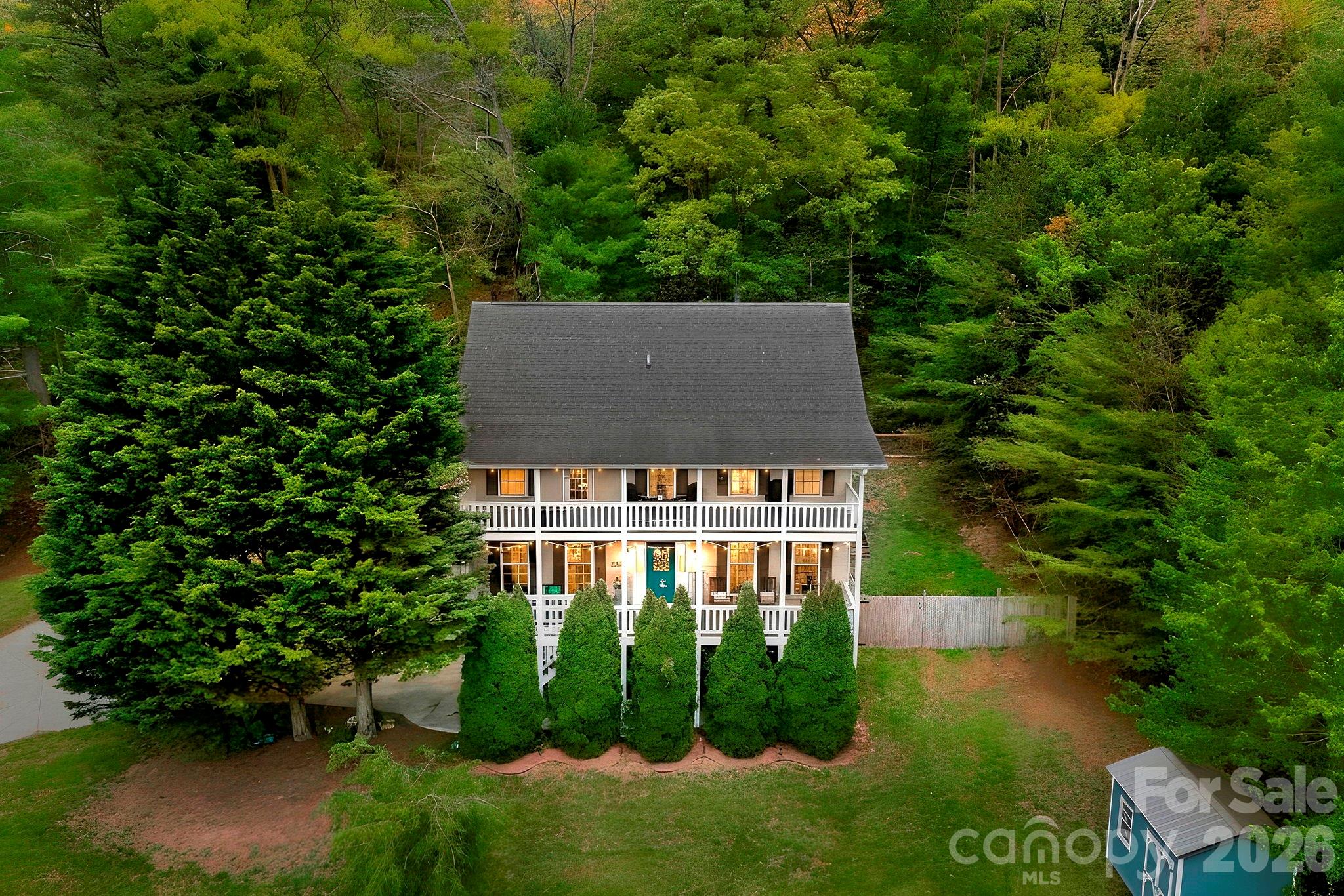 Photo 1 of 48 — 10 Country Road, Hendersonville, NC 28791