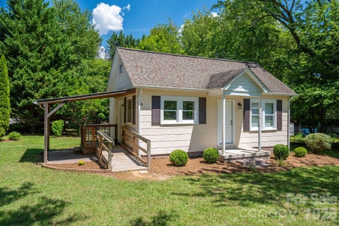 Photo of 214 23rd Street NW, Hickory, NC 28601 (MLS # 4405671)