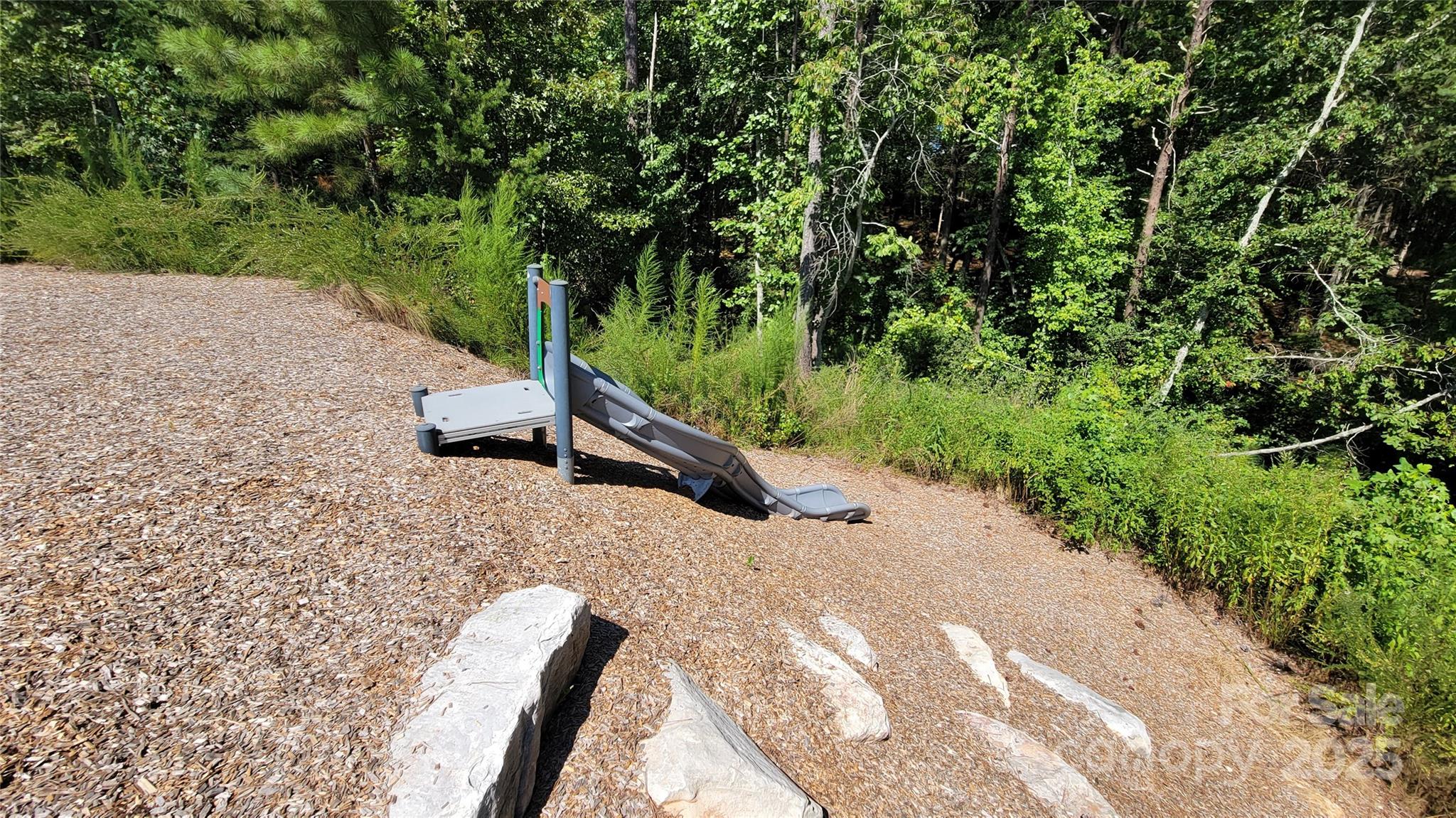 The Waterfront Club - Land