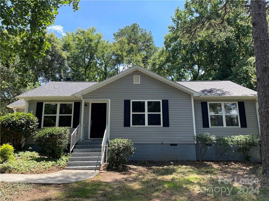 Ranch in Downtown Matthews 3 bedrooms and 2 bathrooms newly updated. Great sized kitchen features new cabinets, stainless steel appliances, granite counters, tile back-splash, new sink, faucet and disposal. Home features laminate wood floors throughout with tile floors in bathrooms. Amazing layout and open floor-plan. (A few minor repairs & painting still underway)

Please note Renters Insurance is required. Pet charge is per pet that does not exceed 35 lbs.