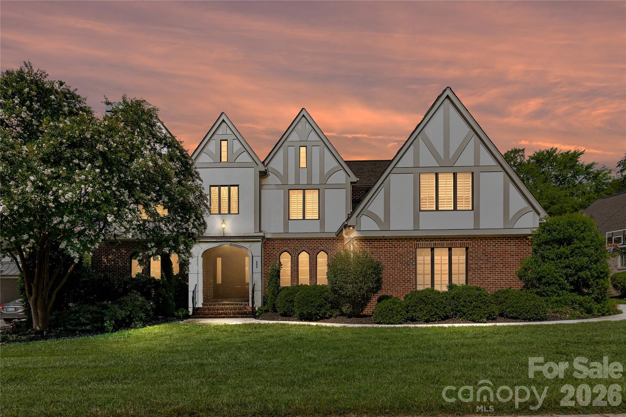 808 Huntington Park Drive