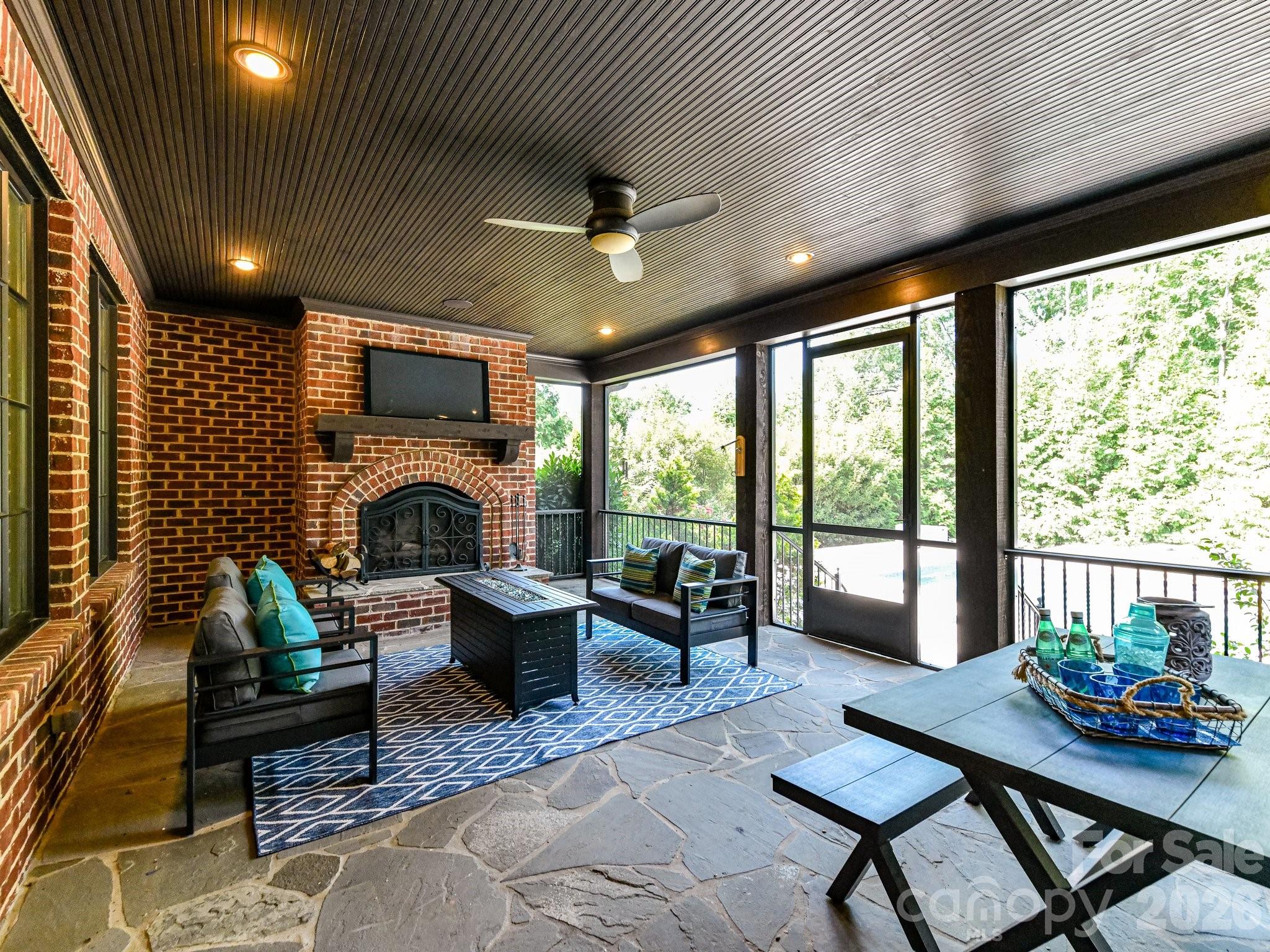 808 Huntington Park Drive