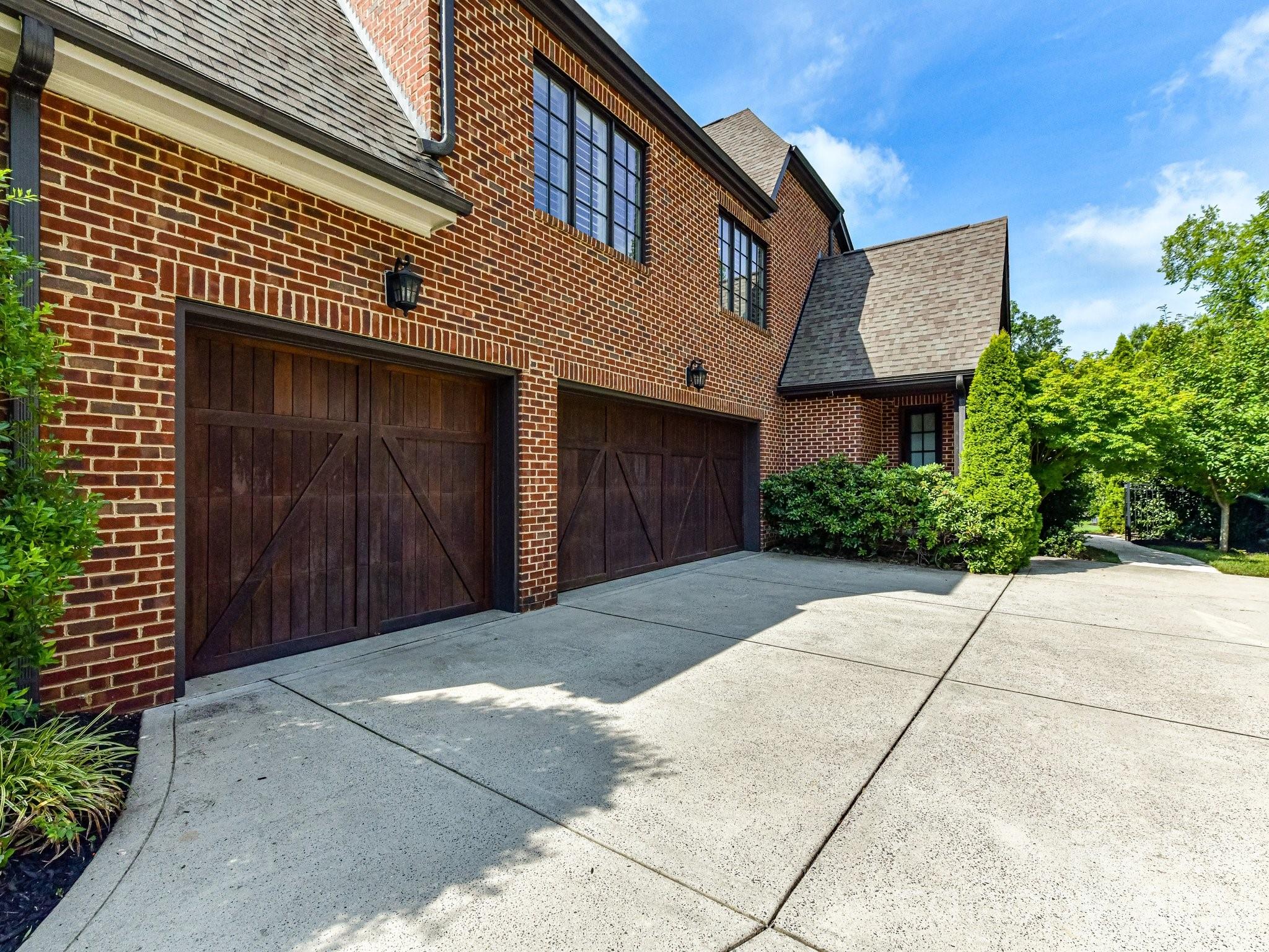 808 Huntington Park Drive