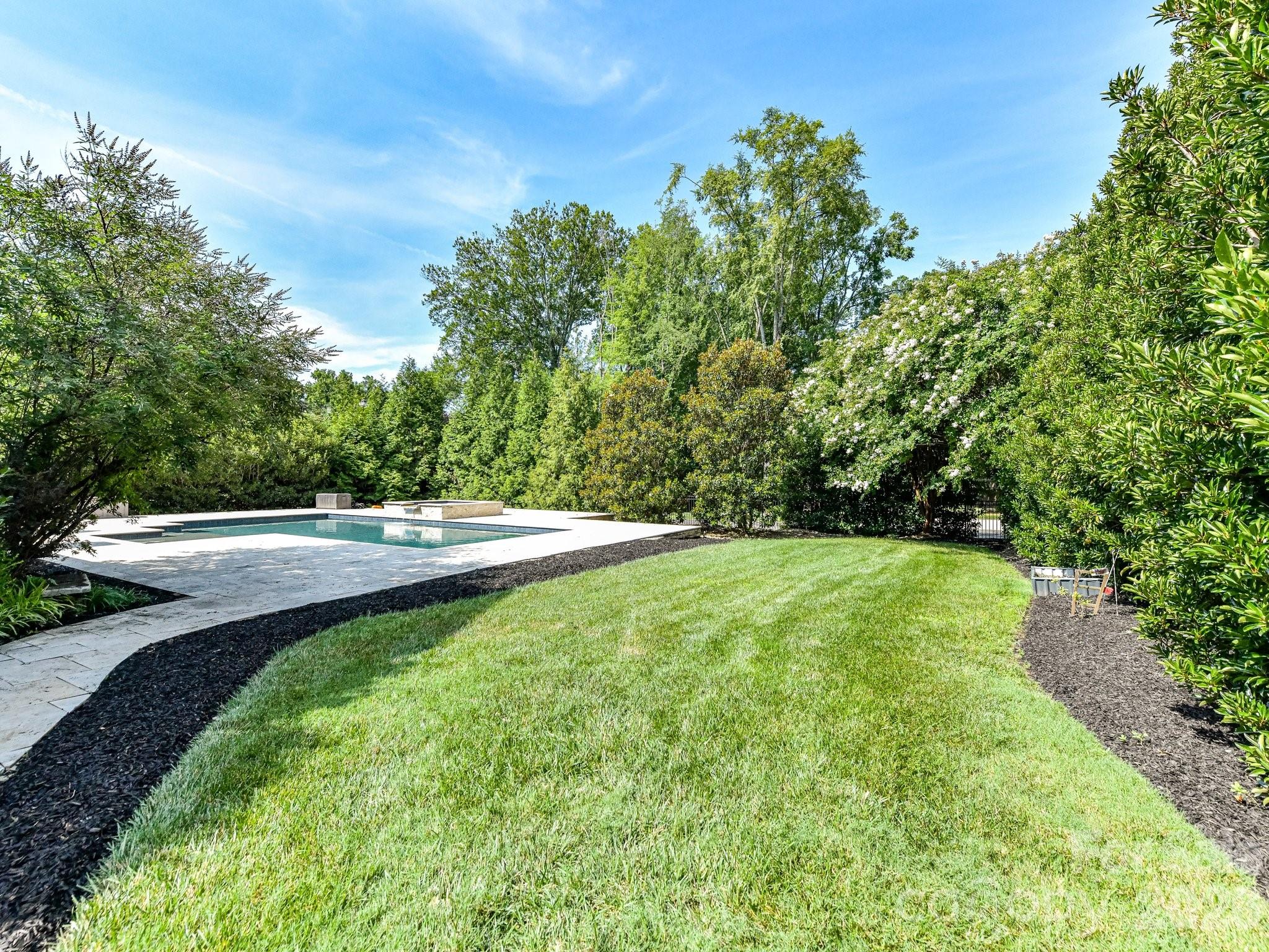 808 Huntington Park Drive