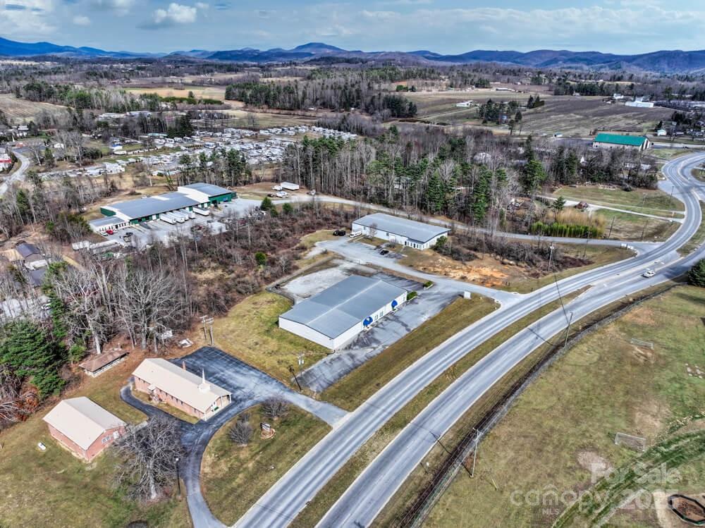 913 Upward Road