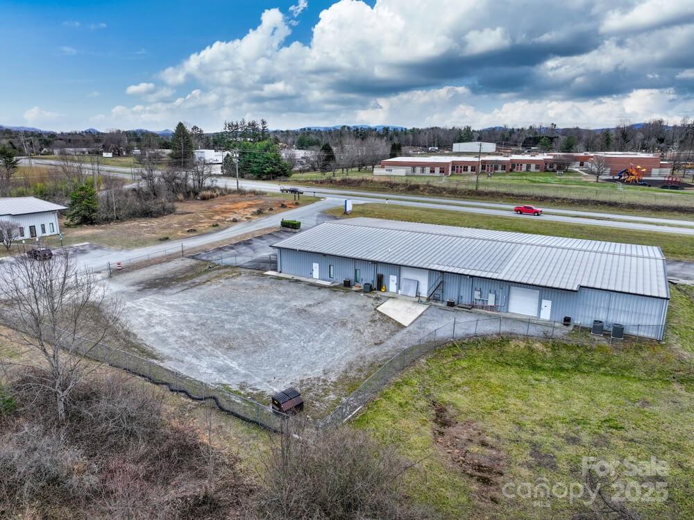 913 Upward Road