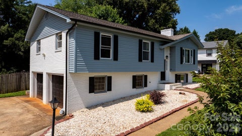 Photo of 1197 Zion Church Road, Hickory, NC 28602 (MLS # 4414366)