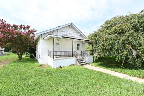 Photo of 1632 C Avenue SE, Hickory, NC 28602 (MLS # 4413915)