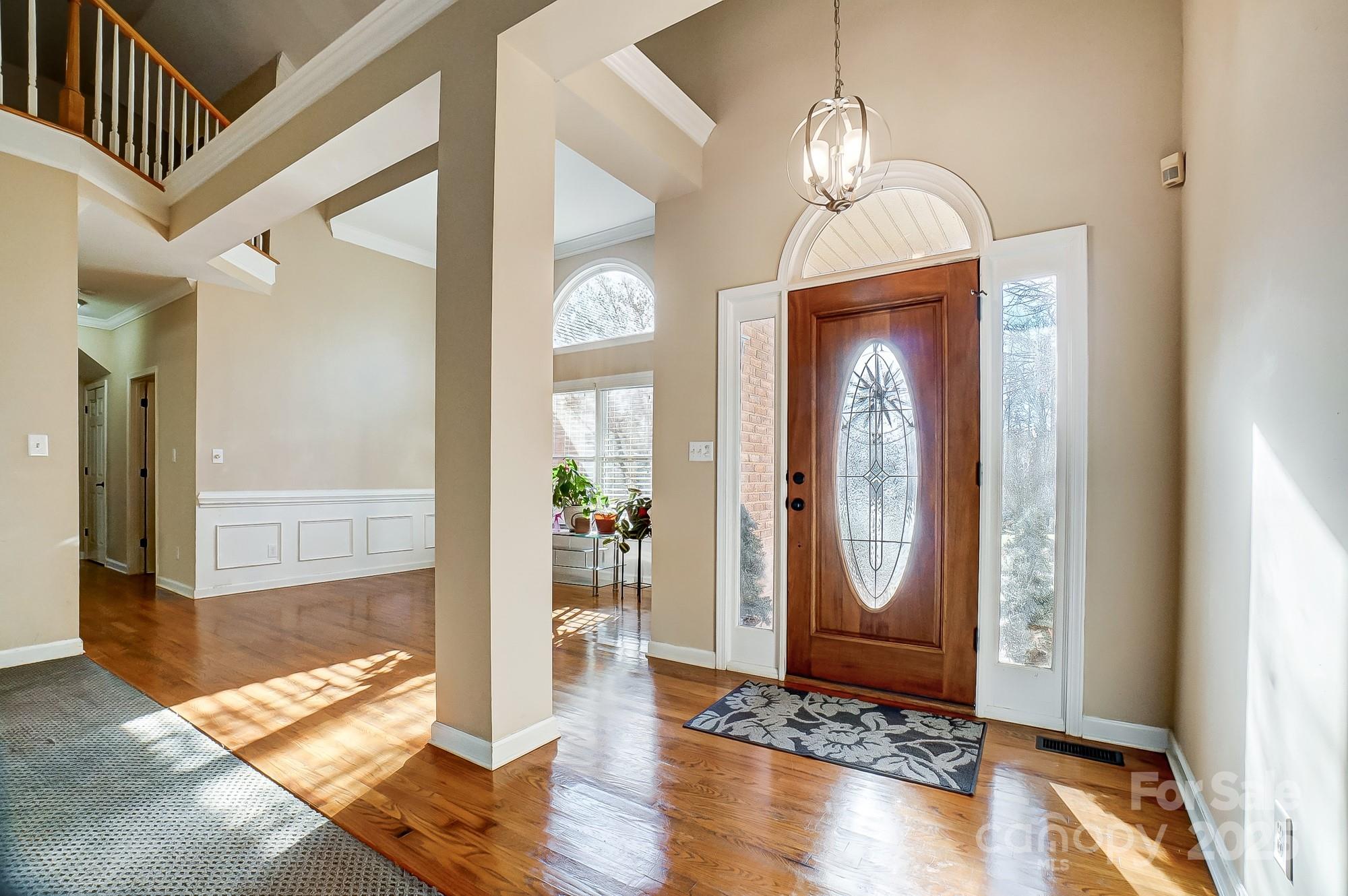 952 Hummingbird Lane