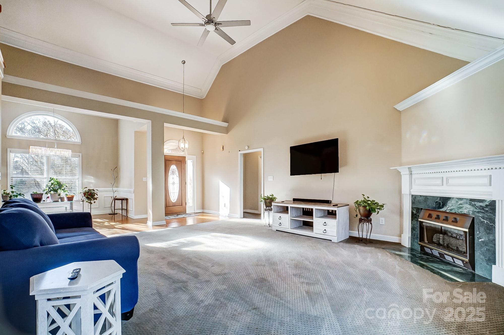 952 Hummingbird Lane