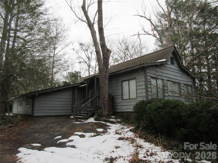 This great home is conveniently located between Columbus and Tryon.  3 bedrooms and 2 baths located on a large corner lot. Large family room and rear porch.