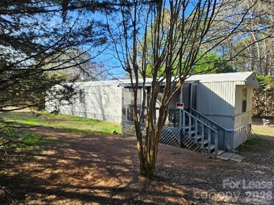 Available for late March/ April move in
Well-maintained 2-bedroom, 1.5-bath single-wide home situated on a large lot with off-street parking.

The home features a living room open to the kitchen. Stove and refrigerator are included, with washer and dryer hookups available. Water and sewer are included in the rent; tenant is responsible for lawn maintenance.

Pets are conditional with owner approval. No interior smoking permitted. Renter’s insurance is required.

Rental Requirements:

Application fee: $75 per person (18+), nonrefundable

One-time administrative fee: $150 due at move-in

Minimum credit score of 650

No prior evictions or outstanding balances owed to landlords

Monthly income must be at least 3x the rent
